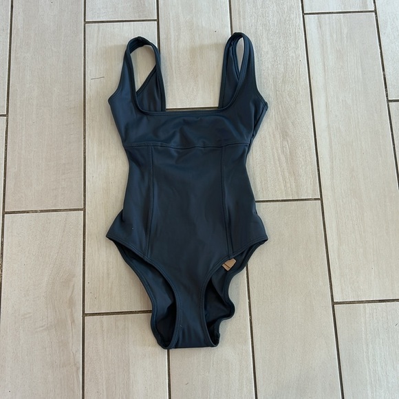 BNWT SKIMS SHAPING SWIM TANK ONE  PIECE - Picture 8 of 10